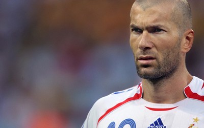 AOA电竞快讯-津琴科传球太慢被拦截